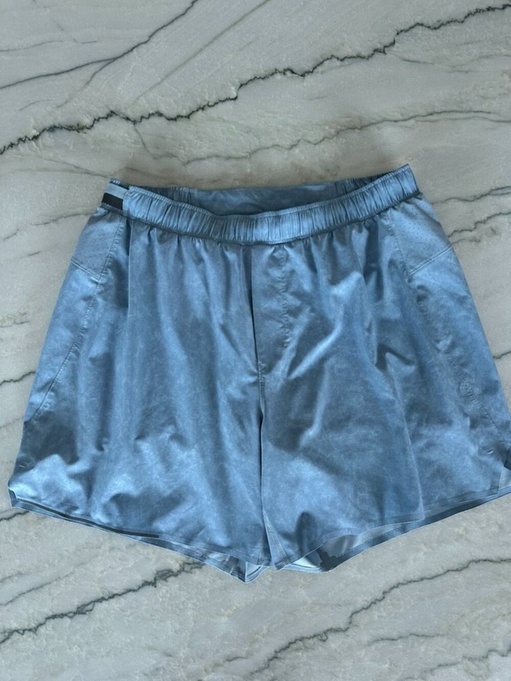 Lululemon Men's Surge Shorts, blue dye Large Mint Conditon
